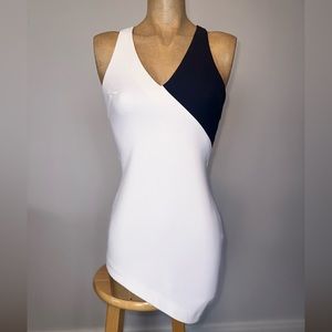 Elizabeth and James B/W V-Neck Bodycon Sleeveless Asymetrical Hem Women's 00